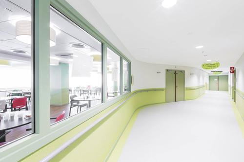 PVC地板在養(yǎng)老裝修市場(chǎng)上的優(yōu)勢(shì)什么？