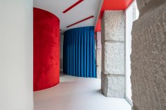 紅藍碰撞！看看這家個性十足的口腔醫(yī)院